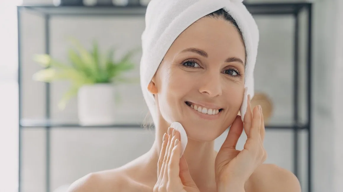 Al momento stai visualizzando COME DETERGERE IL VISO IN MODO NATURALE: 3 RICETTE E UN’IDEA VELOCE