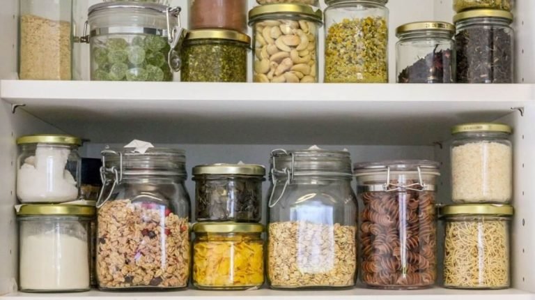 Scopri di più sull'articolo COME ORGANIZZARE LA DISPENSA IN CUCINA