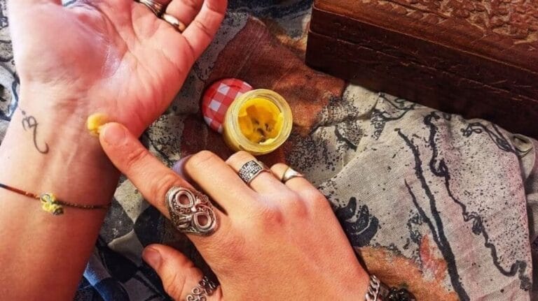 Scopri di più sull'articolo UNGUENTO RILASSANTE POLSI E TEMPIE