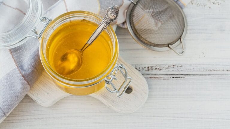 Scopri di più sull'articolo BURRO GHI O GHEE: COME FARE IL BURRO CHIARIFICATO