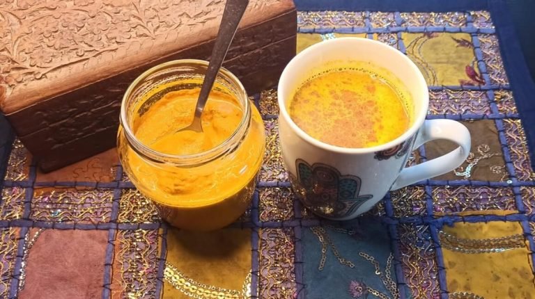 Scopri di più sull'articolo GOLDEN MILK RICETTA ORIGINALE E BENEFICI DEL LATTE D’ORO