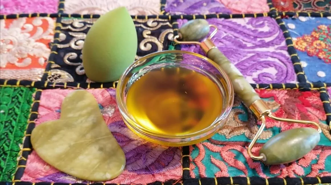 Al momento stai visualizzando OLIO DETERGENTE VISO: RICETTA FACILE, VELOCE ED ECONOMICA