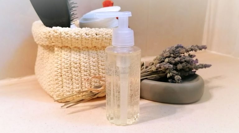 Scopri di più sull'articolo SAPONE LIQUIDO PER LE MANI NATURALE E FATTO IN CASA