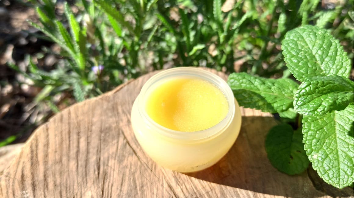 Al momento stai visualizzando VICKS VAPORUB NATURALE: UNGUENTO BALSAMICO FAI DA TE